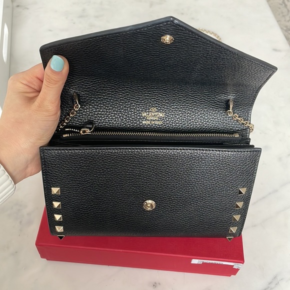 Valentino Garavani Rockstud Leather Wallet-On-Chain-Black - Picture 4 of 11